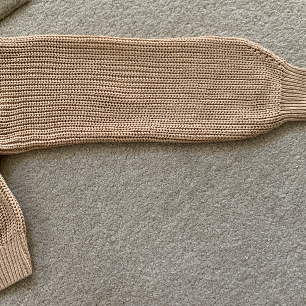 H&M Sweater - Picture 6 of 6